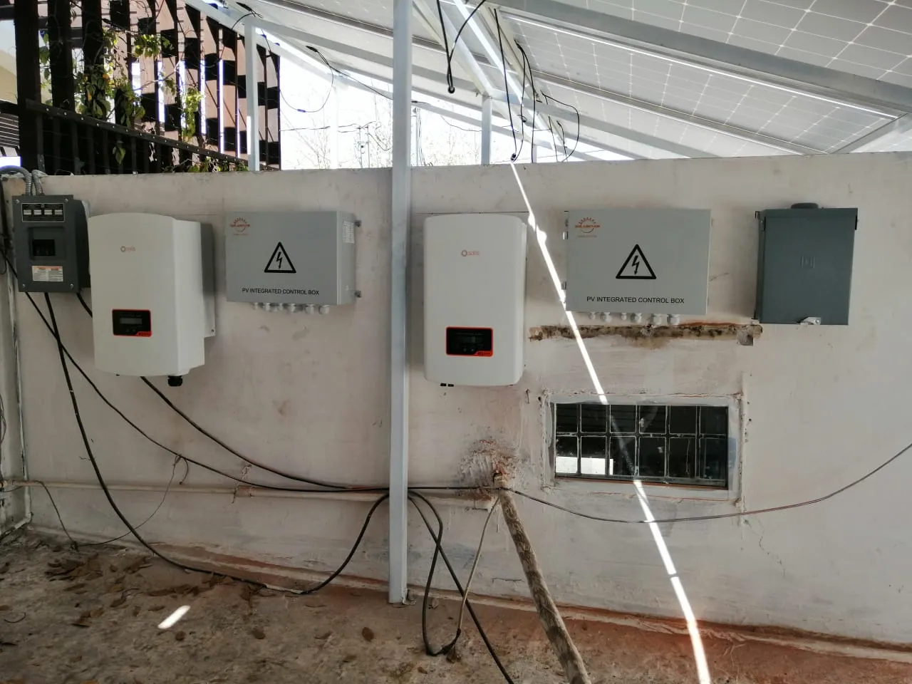 Inversores y cajas de control fotovoltaico
